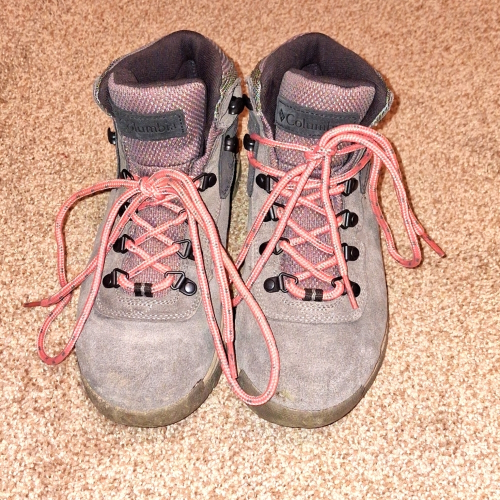 Women's Size 6 Columbia Hiking Boots Gray and Pink